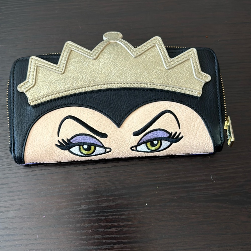 Evil Queen Loungefly Wallet - NEW W/ NO TAGS